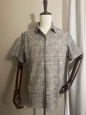 Lululemon Short-Sleeve Button-Up Shirt in Gray Plaid